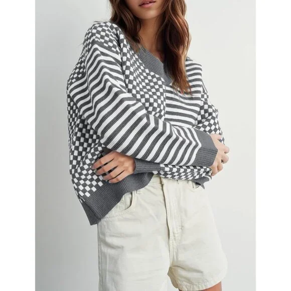 Women's Grey Striped Checkered V Neck Casual Knit Trendy Pullover Sweaters - Picture 3 of 3